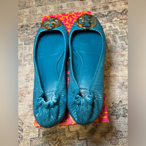 Tory Burch Serena Lizard Print Flats Color: Electric Eel size 8 - Picture 5 of 10